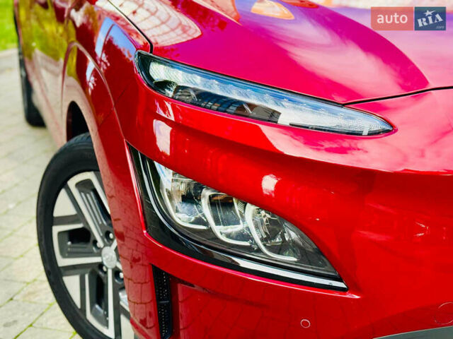 Червоний Хендай Kona, об'ємом двигуна 0 л та пробігом 100 тис. км за 20900 $, фото 18 на Automoto.ua