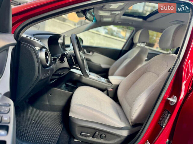 Червоний Хендай Kona, об'ємом двигуна 0 л та пробігом 100 тис. км за 20900 $, фото 49 на Automoto.ua