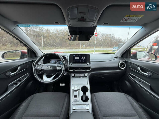 Червоний Хендай Kona, об'ємом двигуна 0 л та пробігом 17 тис. км за 16999 $, фото 2 на Automoto.ua