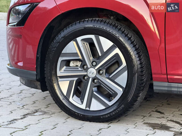 Красный Хендай Kona, объемом двигателя 0 л и пробегом 41 тыс. км за 17200 $, фото 13 на Automoto.ua