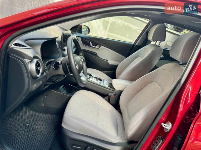 Червоний Хендай Kona, об'ємом двигуна 0 л та пробігом 100 тис. км за 20900 $, фото 74 на Automoto.ua