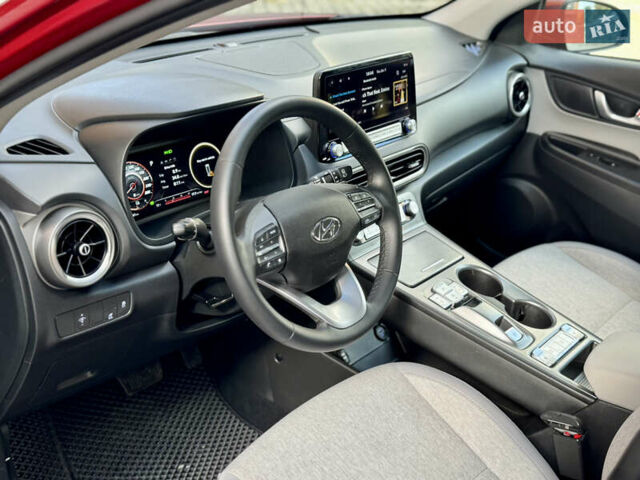 Красный Хендай Kona, объемом двигателя 0 л и пробегом 103 тыс. км за 21400 $, фото 54 на Automoto.ua