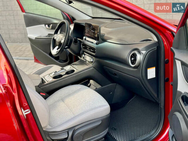 Червоний Хендай Kona, об'ємом двигуна 0 л та пробігом 100 тис. км за 20900 $, фото 53 на Automoto.ua