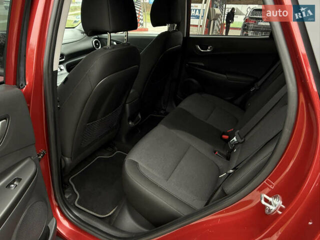 Червоний Хендай Kona, об'ємом двигуна 0 л та пробігом 17 тис. км за 16999 $, фото 18 на Automoto.ua