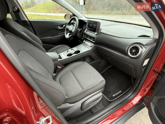 Червоний Хендай Kona, об'ємом двигуна 0 л та пробігом 17 тис. км за 16999 $, фото 24 на Automoto.ua