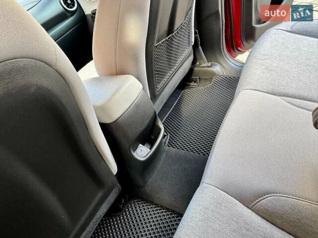 Червоний Хендай Kona, об'ємом двигуна 0 л та пробігом 100 тис. км за 20900 $, фото 56 на Automoto.ua