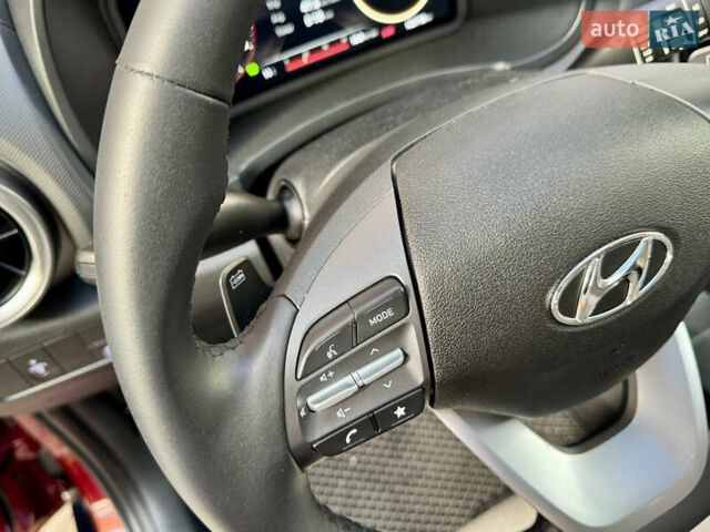 Красный Хендай Kona, объемом двигателя 0 л и пробегом 103 тыс. км за 21400 $, фото 96 на Automoto.ua