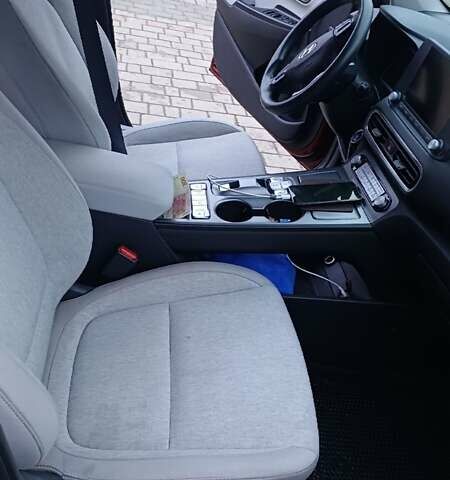 Красный Хендай Kona, объемом двигателя 0 л и пробегом 56 тыс. км за 25000 $, фото 23 на Automoto.ua