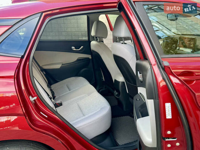 Красный Хендай Kona, объемом двигателя 0 л и пробегом 103 тыс. км за 21400 $, фото 65 на Automoto.ua