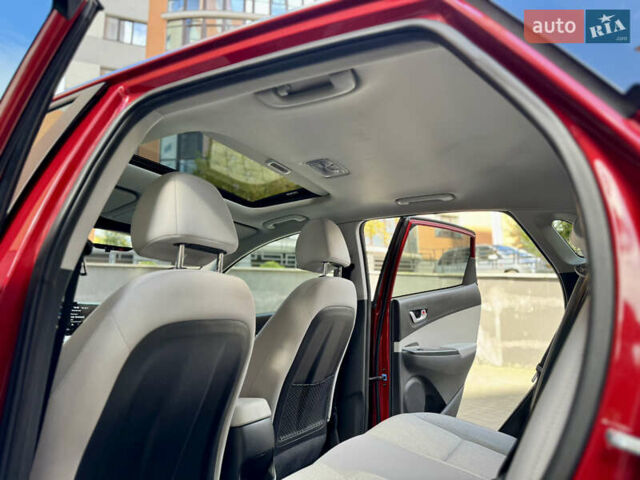 Красный Хендай Kona, объемом двигателя 0 л и пробегом 103 тыс. км за 21400 $, фото 80 на Automoto.ua