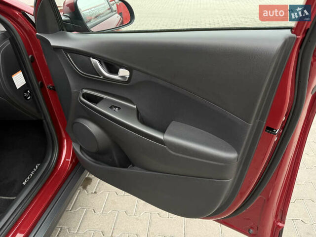 Червоний Хендай Kona, об'ємом двигуна 0 л та пробігом 17 тис. км за 16999 $, фото 25 на Automoto.ua