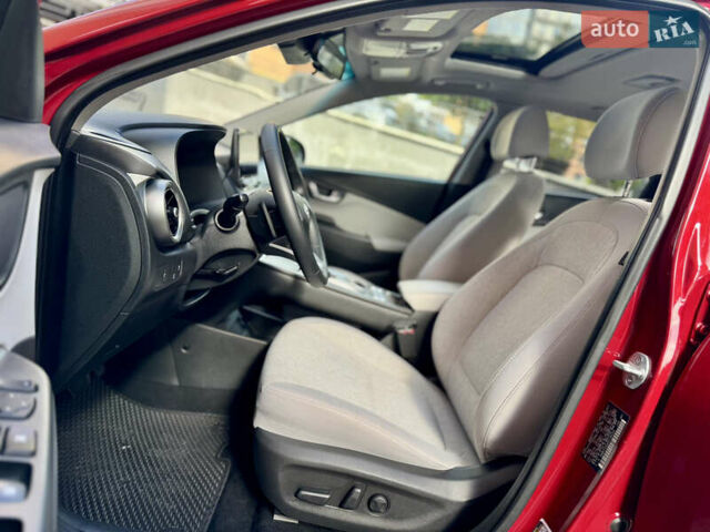 Красный Хендай Kona, объемом двигателя 0 л и пробегом 103 тыс. км за 21400 $, фото 88 на Automoto.ua