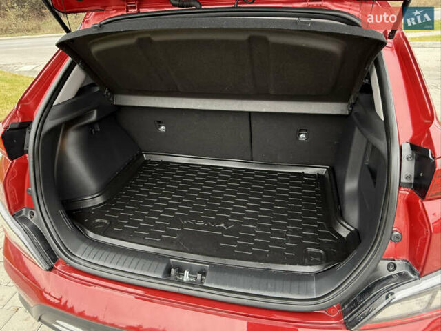 Червоний Хендай Kona, об'ємом двигуна 0 л та пробігом 17 тис. км за 16999 $, фото 20 на Automoto.ua
