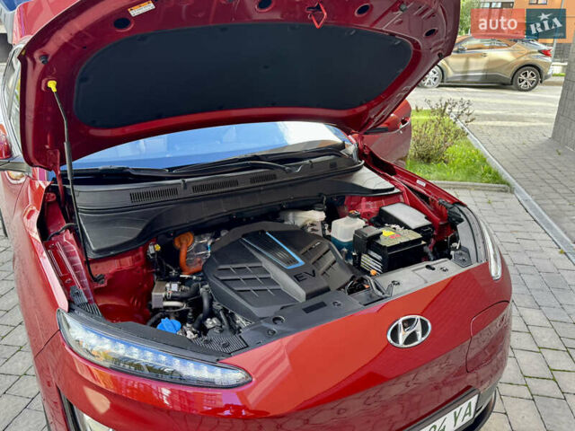 Красный Хендай Kona, объемом двигателя 0 л и пробегом 103 тыс. км за 21400 $, фото 98 на Automoto.ua