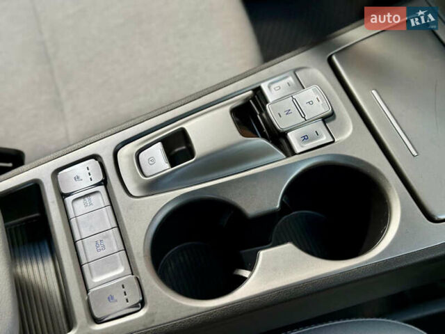 Червоний Хендай Kona, об'ємом двигуна 0 л та пробігом 100 тис. км за 20900 $, фото 59 на Automoto.ua