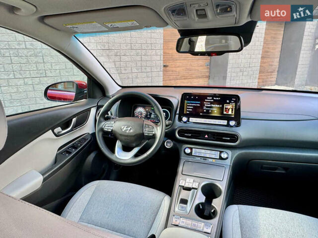 Червоний Хендай Kona, об'ємом двигуна 0 л та пробігом 100 тис. км за 20900 $, фото 86 на Automoto.ua