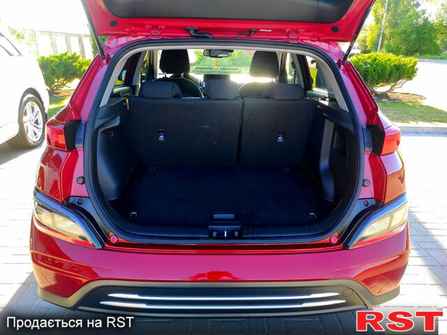 Червоний Хендай Kona, об'ємом двигуна 0.15 л та пробігом 49 тис. км за 21000 $, фото 5 на Automoto.ua