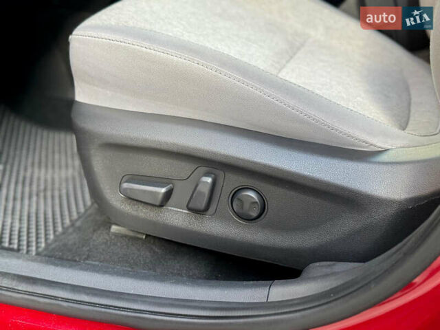 Червоний Хендай Kona, об'ємом двигуна 0 л та пробігом 100 тис. км за 20900 $, фото 65 на Automoto.ua