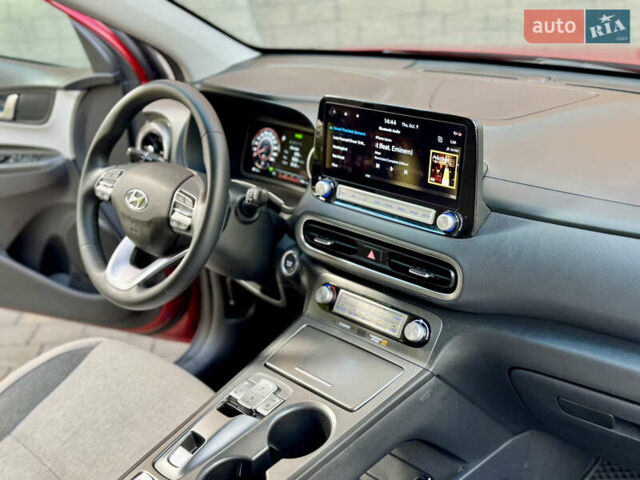 Красный Хендай Kona, объемом двигателя 0 л и пробегом 103 тыс. км за 21400 $, фото 63 на Automoto.ua