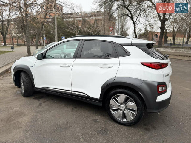 Хендай Kona, объемом двигателя 0 л и пробегом 139 тыс. км за 16650 $, фото 6 на Automoto.ua