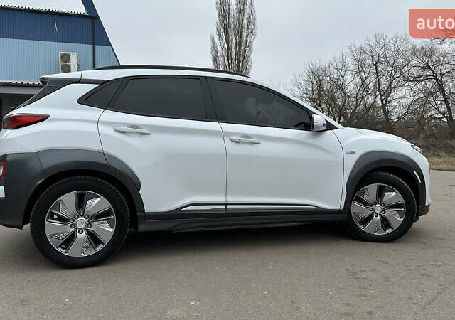 Хендай Kona, объемом двигателя 0 л и пробегом 112 тыс. км за 17200 $, фото 4 на Automoto.ua