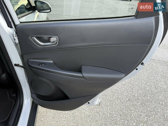 Хендай Kona, об'ємом двигуна 0 л та пробігом 117 тис. км за 17500 $, фото 21 на Automoto.ua