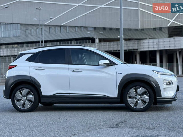 Хендай Kona, об'ємом двигуна 0 л та пробігом 117 тис. км за 17500 $, фото 3 на Automoto.ua