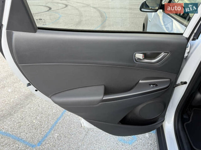 Хендай Kona, об'ємом двигуна 0 л та пробігом 117 тис. км за 17500 $, фото 19 на Automoto.ua