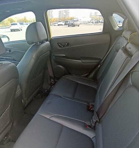 Желтый Хендай Kona, объемом двигателя 1.59 л и пробегом 72 тыс. км за 17400 $, фото 13 на Automoto.ua