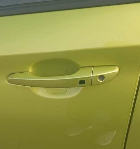 Желтый Хендай Kona, объемом двигателя 1.59 л и пробегом 72 тыс. км за 17400 $, фото 10 на Automoto.ua