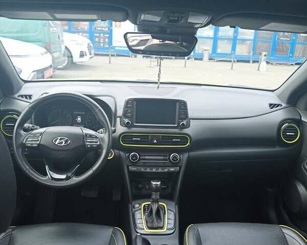 Желтый Хендай Kona, объемом двигателя 1.59 л и пробегом 72 тыс. км за 17400 $, фото 17 на Automoto.ua