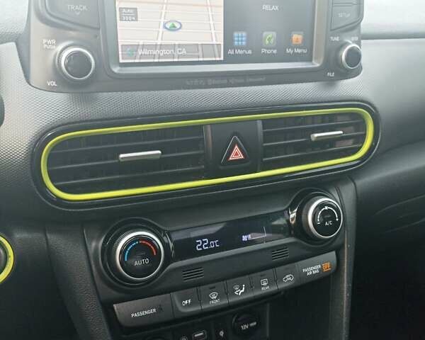 Желтый Хендай Kona, объемом двигателя 1.59 л и пробегом 72 тыс. км за 17400 $, фото 20 на Automoto.ua