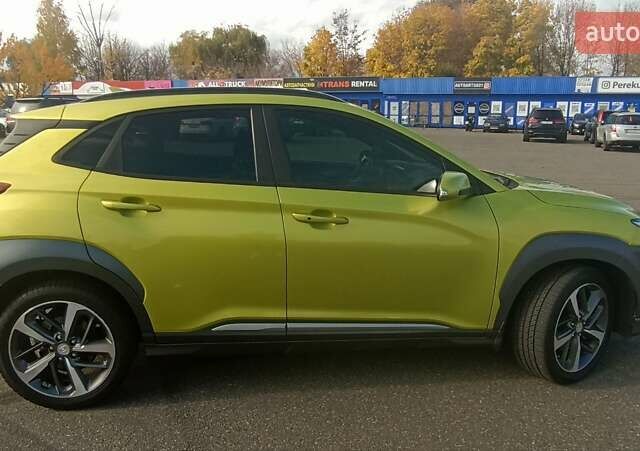 Желтый Хендай Kona, объемом двигателя 1.59 л и пробегом 72 тыс. км за 17400 $, фото 3 на Automoto.ua