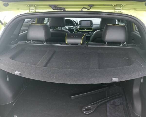 Желтый Хендай Kona, объемом двигателя 1.59 л и пробегом 72 тыс. км за 17400 $, фото 31 на Automoto.ua