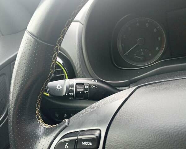 Желтый Хендай Kona, объемом двигателя 1.59 л и пробегом 72 тыс. км за 17400 $, фото 22 на Automoto.ua