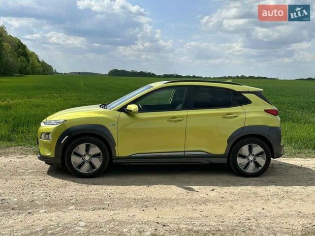 Желтый Хендай Kona, объемом двигателя 0 л и пробегом 107 тыс. км за 17200 $, фото 3 на Automoto.ua