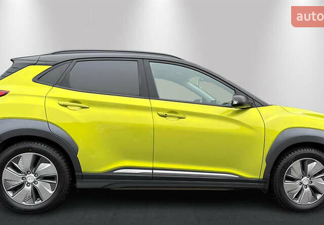 Желтый Хендай Kona, объемом двигателя 0 л и пробегом 111 тыс. км за 13950 $, фото 7 на Automoto.ua