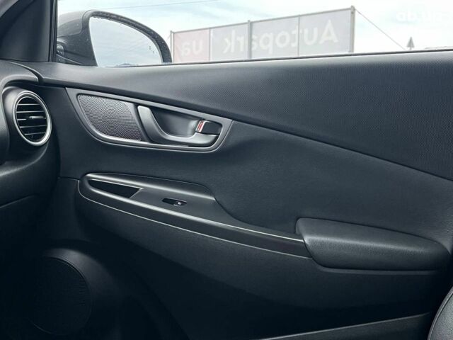 Серый Хендай Kona, объемом двигателя 0 л и пробегом 101 тыс. км за 16990 $, фото 15 на Automoto.ua