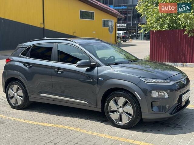 Серый Хендай Kona, объемом двигателя 0 л и пробегом 82 тыс. км за 22000 $, фото 3 на Automoto.ua