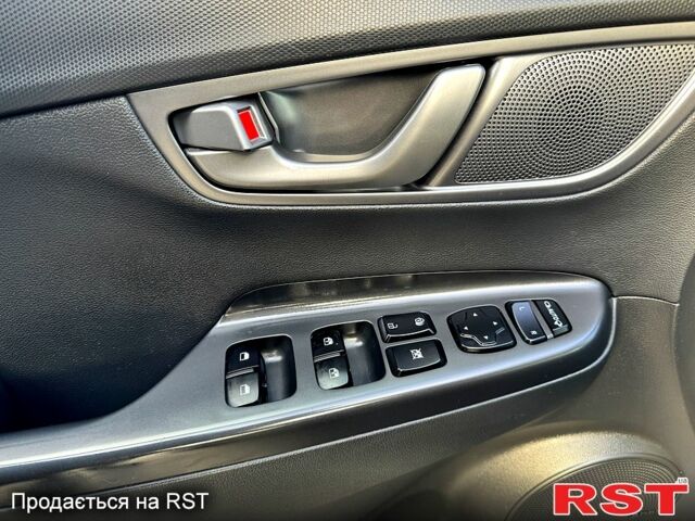 Сірий Хендай Kona, об'ємом двигуна 0.15 л та пробігом 111 тис. км за 17500 $, фото 8 на Automoto.ua