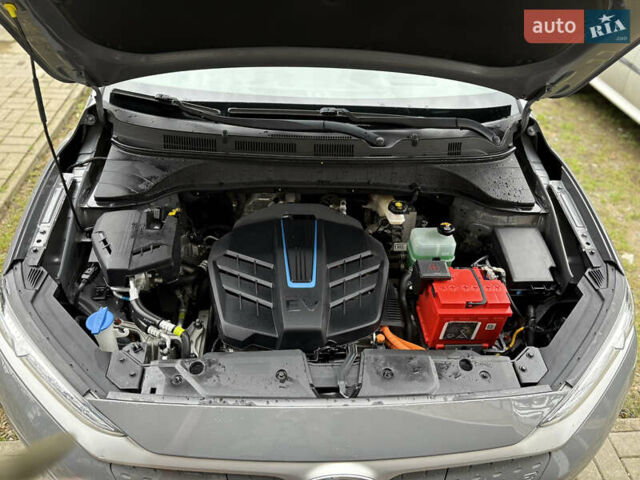 Сірий Хендай Kona, об'ємом двигуна 0 л та пробігом 114 тис. км за 17000 $, фото 5 на Automoto.ua