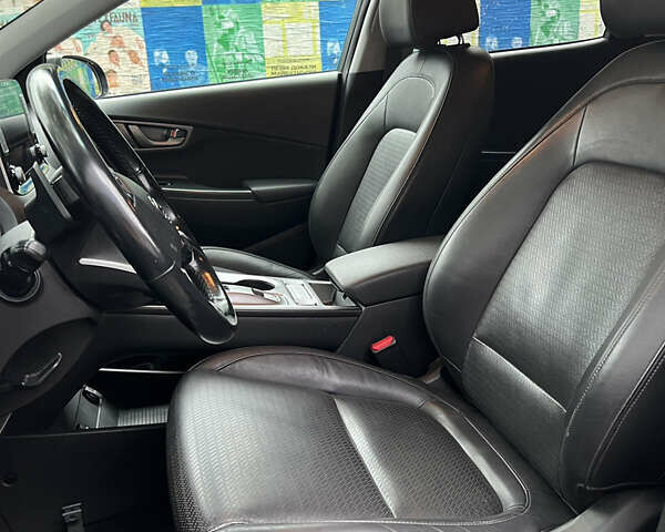 Сірий Хендай Kona, об'ємом двигуна 0 л та пробігом 113 тис. км за 17000 $, фото 38 на Automoto.ua