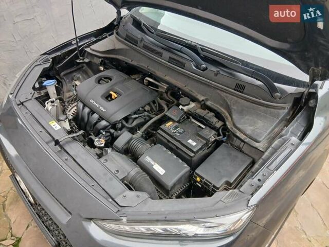 Серый Хендай Kona, объемом двигателя 2 л и пробегом 20 тыс. км за 16000 $, фото 1 на Automoto.ua