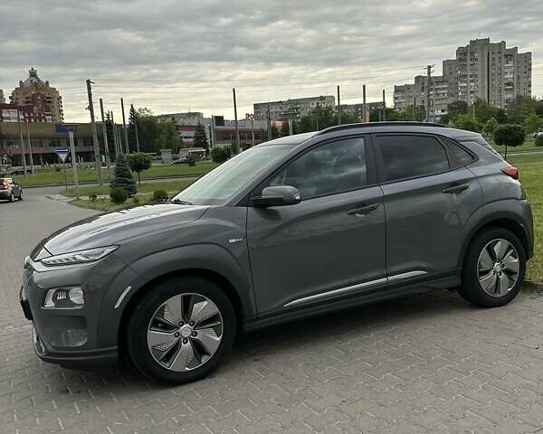 Серый Хендай Kona, объемом двигателя 0 л и пробегом 120 тыс. км за 16500 $, фото 7 на Automoto.ua