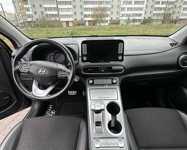 Серый Хендай Kona, объемом двигателя 0 л и пробегом 120 тыс. км за 16500 $, фото 15 на Automoto.ua