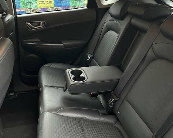 Сірий Хендай Kona, об'ємом двигуна 0 л та пробігом 113 тис. км за 17000 $, фото 36 на Automoto.ua