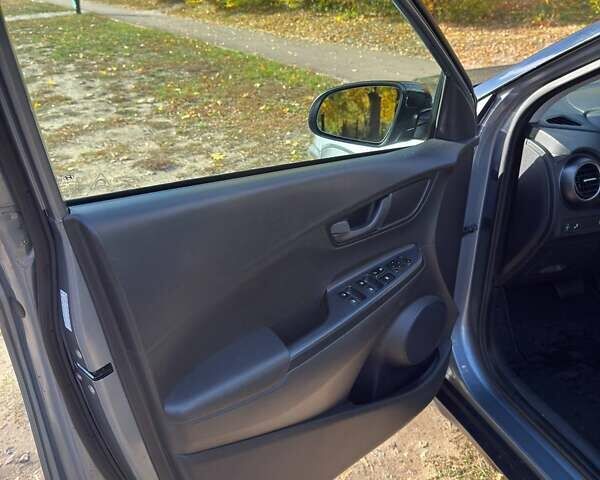 Хендай Kona 2018 в Харькове на Automoto.ua Серый Хендай Kona, объемом двигателя 2 л и пробегом 110 тыс. км за 14500 $, фото 12 на Automoto.ua