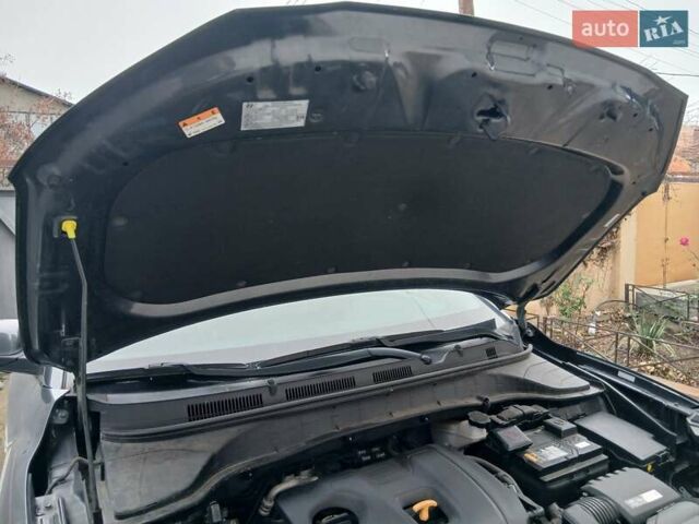 Серый Хендай Kona, объемом двигателя 2 л и пробегом 20 тыс. км за 16000 $, фото 4 на Automoto.ua