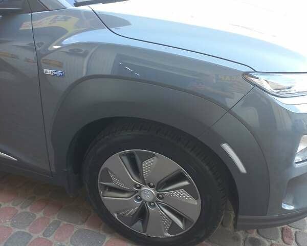 Сірий Хендай Kona, об'ємом двигуна 0 л та пробігом 115 тис. км за 17300 $, фото 4 на Automoto.ua