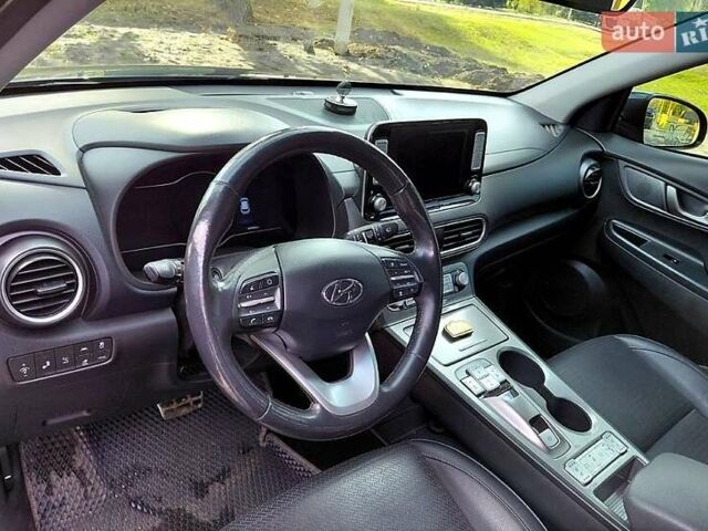 Сірий Хендай Kona, об'ємом двигуна 0 л та пробігом 109 тис. км за 17500 $, фото 2 на Automoto.ua